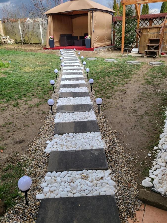 Villa Vila Ana Cu Terasa Gratar Si Jacuzzi Satu Mare Exterior foto